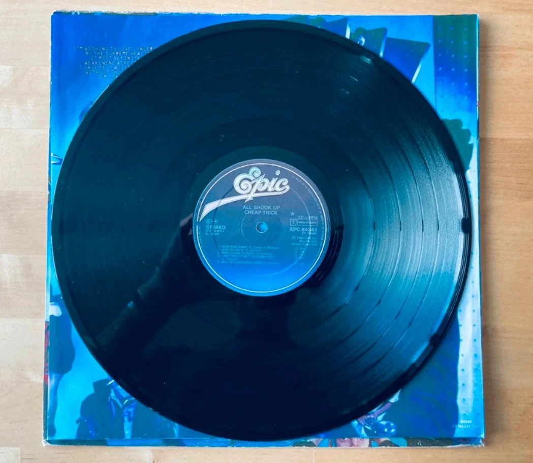 Vinylschijf 33t Cheap Trick All Shook up. – photo 3